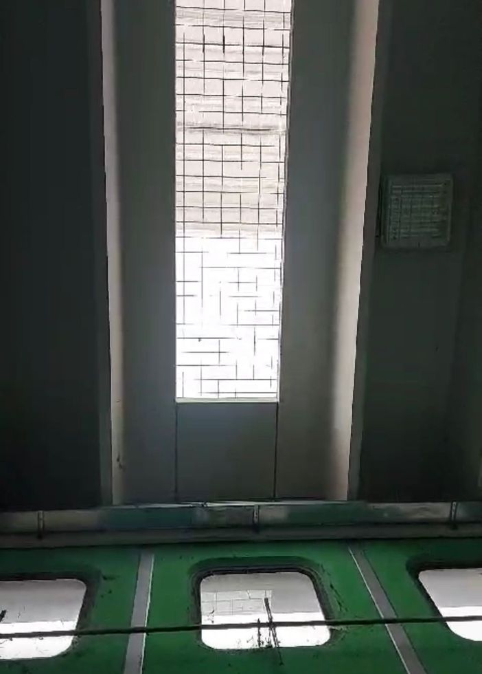 Vento a Torino, nella palestra dell'Istituto Primo Levi vola via una copertura Vento a Torino, nella palestra dell'Istituto Primo Levi vola via una copertura