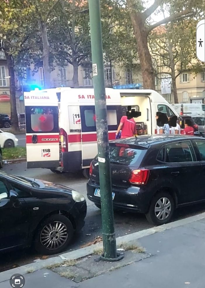 polizia e ambulanza dopo una rissa polizia e ambulanza dopo una rissa