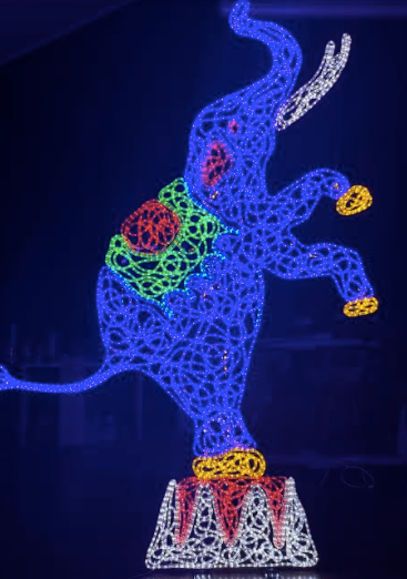 In foto, l'elefante grande da esterno