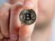 Crypto Crash 2.0! Il Bitcoin scende sotto i 25.000 dollari, le altcoin crollano: si profilano ulteriori perdite