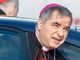 Conclave, il cardinale Becciu verso il passo indietro