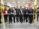 Il momento del taglio del nastro dello stabilimento Amazon