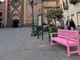 La panchina dipinta in piazza del Duomo