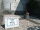 La targhetta per don Dino Barale, nel cimitero di Bobbio Pellice