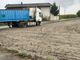 Camion finisce fuori strada nelle campagne di Vigone