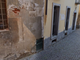 La porticina in via del Pino da cui uscivano gli scarafaggi