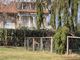 In fondo vicino alla siepe, le due nuove panchine vicine al laghetto del Parco di Villa Widemann