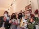 Torre Pellice Da sinistra Alessandra Quaglia della biblioteca e Cristina Perlo, Valeria Geymonat e Giacomo Corsani della libreria