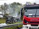 Un bus divorato dalle fiamme a Volpiano