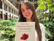 L'autrice con il suo libro