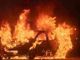 Auto in fiamme a Moncalieri, la sosta selvaggia rallenta l'arrivo dei pompieri Auto in fiamme a Moncalieri, la sosta selvaggia rallenta l'arrivo dei pompieri