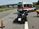 Incidente sulla bretella Ivrea-Santhia: ferito un motociclista, traffico rallentato
