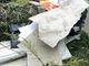 Parco Arrivore trasformato in discarica: cartongesso, rifiuti e un container rovesciato