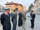 Il sindaco Castello ha posato un mazzo di fiori al Comando dei Carabinieri