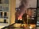 Incendio in una carrozzeria di via De Sanctis: fumo visibile fino a strada della Pronda