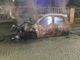 Auto in fiamme davanti alle popolari, il quartiere svegliato dalle sirene