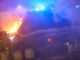 Un momento degli incidenti di sabato scorso, camionetta in fiamme