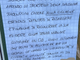 Il biglietto affisso sul portone del civico 23 di via Filadelfia