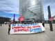 Protesta dei lavoratori davanti al Grattacielo della Regione