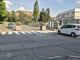 A Mirafiori un’area pedonale della discordia tra ingorghi al mattino e auto in sosta vietata