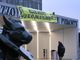 Blitz di Extinction Rebellion in Regione: la maxi scritta &quot;un altro anno di fallimenti&quot; compare all'ingresso del grattacielo