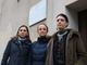 tre donne davanti al carcere minorile