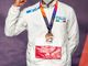 Atleta premiato con la medaglia di bronzo