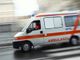 Grave incidente in tangenziale: perde il controllo dell'auto e finisce contro un muro