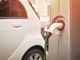 Auto elettrica in ricarica