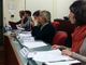 Pinerolo, bagarre in Consiglio comunale: esposti cartelli con la scritta &quot;Giù le mani dal laboratorio di analisi&quot;
