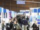 gente tra gli stand