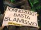 Torino, blitz notturno e burqa alla Fontana Angelica di piazza Solferino