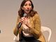 Giulia Tancredi mentre parla seduta