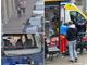 Far west in Barriera: tossici con spranghe spaccano i vetri delle auto [FOTO]