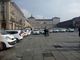 Protesta taxi parcheggiati in piazza Castello