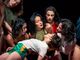 A Torinodanza Lisbeth Gruwez balla un dialogo sonoro con il mare e la parola