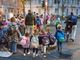 &quot;Walk To School&quot;, i bambini della Circoscrizione 1 vanno a scuola a piedi tutti insieme: l'iniziativa per sensibilizzare contro lo smog