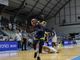 Giocatori di basket in campo