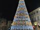 Illuminato l'albero di Natale in piazza San Carlo, Appendino: &quot;Segno di speranza, ora rispettiamo le regole&quot;