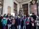 Torino, i bimbi delle scuole decorano l'albero di Natale di Palazzo Civico