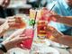 brindisi con alcol e cocktail
