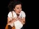 “Ancora una e poi spengo”: la dipendenza da serie tv portata a teatro alla Cascina Le Vallere