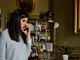 La sindaca Chiara Appendino al telefono