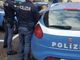 Improvvido ladro di merendine tenta di nascondersi nel controsoffitto, facendolo crollare