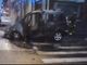 Auto prende fuoco mentre percorre la strada, momenti di paura a Nichelino