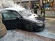 Auto in fiamme in via Pietro Micca: tanta paura, ma nessun ferito (FOTO)