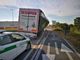 Nichelino, autoarticolato perde il carico e inonda di liquido la strada