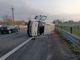Un autocarro si è ribaltato all'altezza di Rivoli