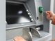 Prende a calci il bancomat: arrestato da una Volante