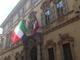 bandiere a mezz'asta a Palazzo Lascaris